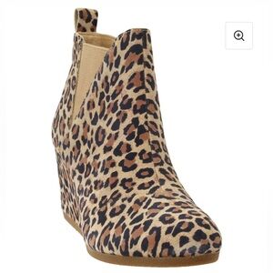 Tom’s Kelsey Leopard Round Toe Wedge Booties